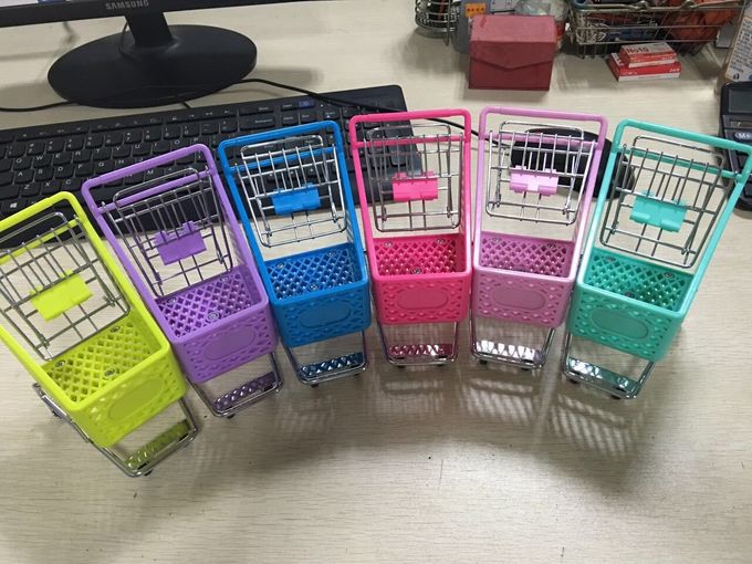 Équipement en plastique de magasin de détail avec couleurs de Seat de bébé différentes et 4 roulettes en plastique